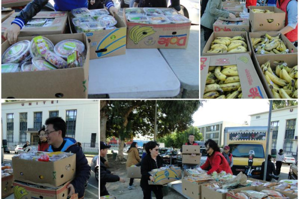 <p style="text-align: center;"><span style="line-height: 20.7999992370605px;">음식들을 담은 박스들을 정리하고 이웃들에게 나눠줄 준비를 합니다.</span></p>
