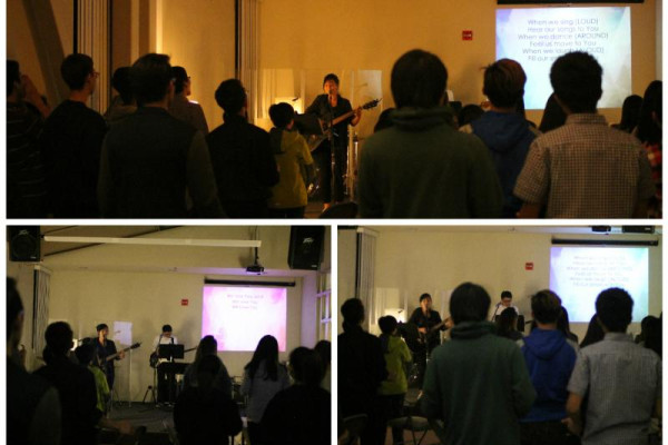<p>We started the night with awesome praise!</p>
