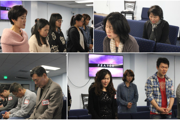 <p>한 마음으로 기도와 찬양을 드리며 교사훈련을 시작하였습니다.</p>

<p>&nbsp;</p>
