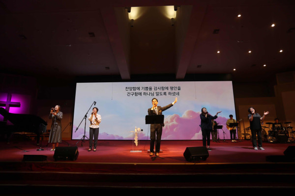 <p>하나님께 영광의 찬양을 올려드렸습니다.&nbsp;</p>
